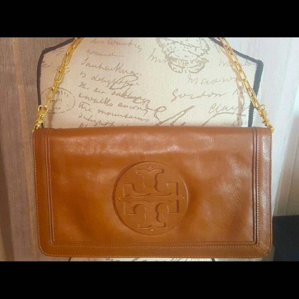 Gently used Tory Burch chain strap bag.